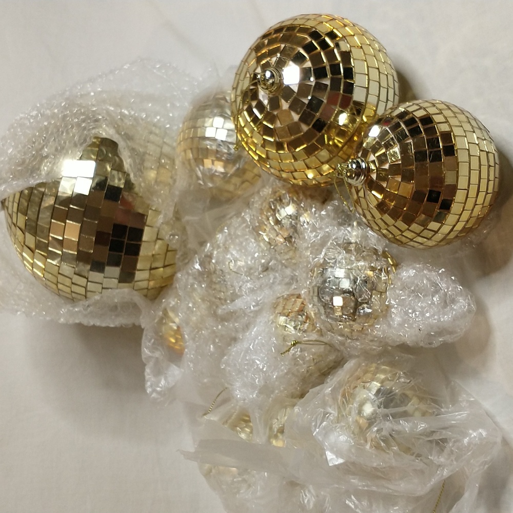 🎁 Holiday Disco Ball Ornament Set
